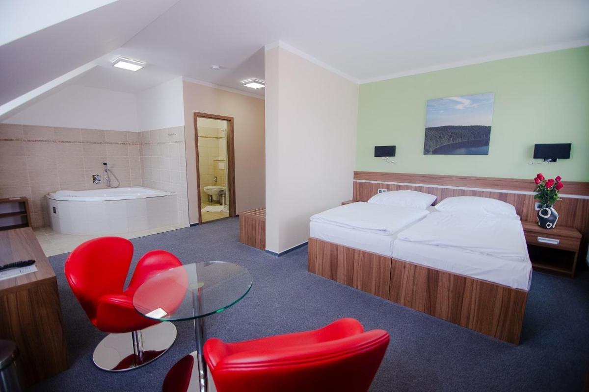 Hotel Jezerka Seč エクステリア 写真